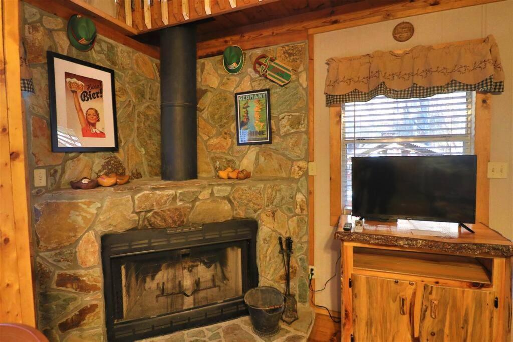 Oktoberfest Themed Cabin In Woods Stream #14 Helen Zewnętrze zdjęcie